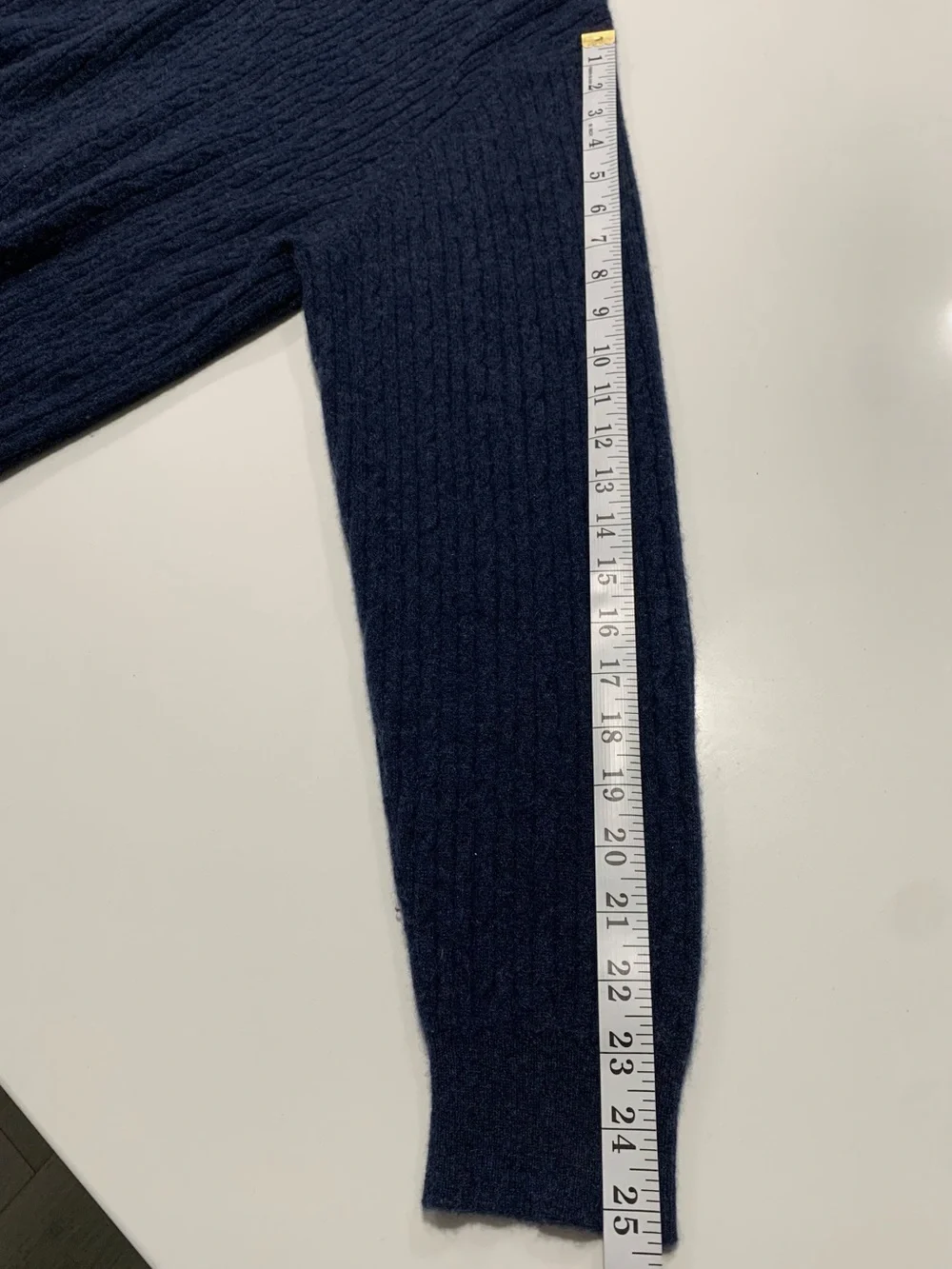 Men’s Cozy Vintage Tasso Elba Navy Cashmere V-Neck Cable Knit Sweater Coastal, L